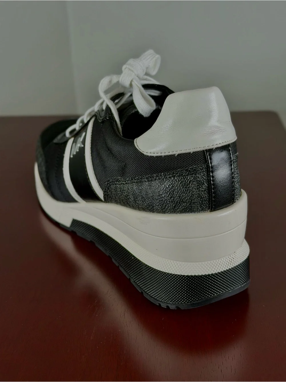 Michael Kors MK Black White Platform Sneakers Women’s 9.5M